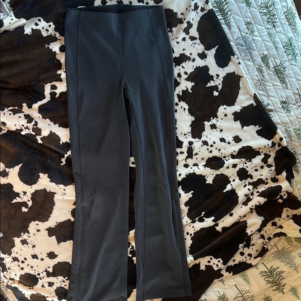 Lululemon Black Flared Pants 6 Long!!